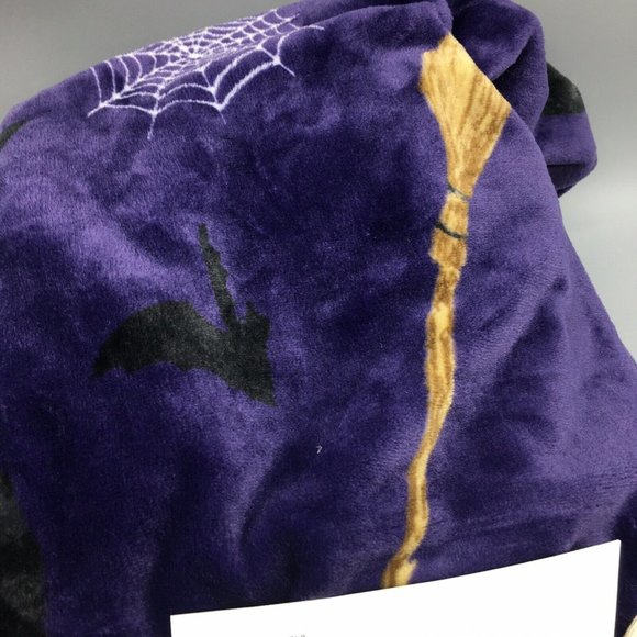 Rae Dunn Halloween BUBBLE BUBBLE TOIL & TROUBLE Throw Blanket Witch Cauldron Web - Picture 3 of 8